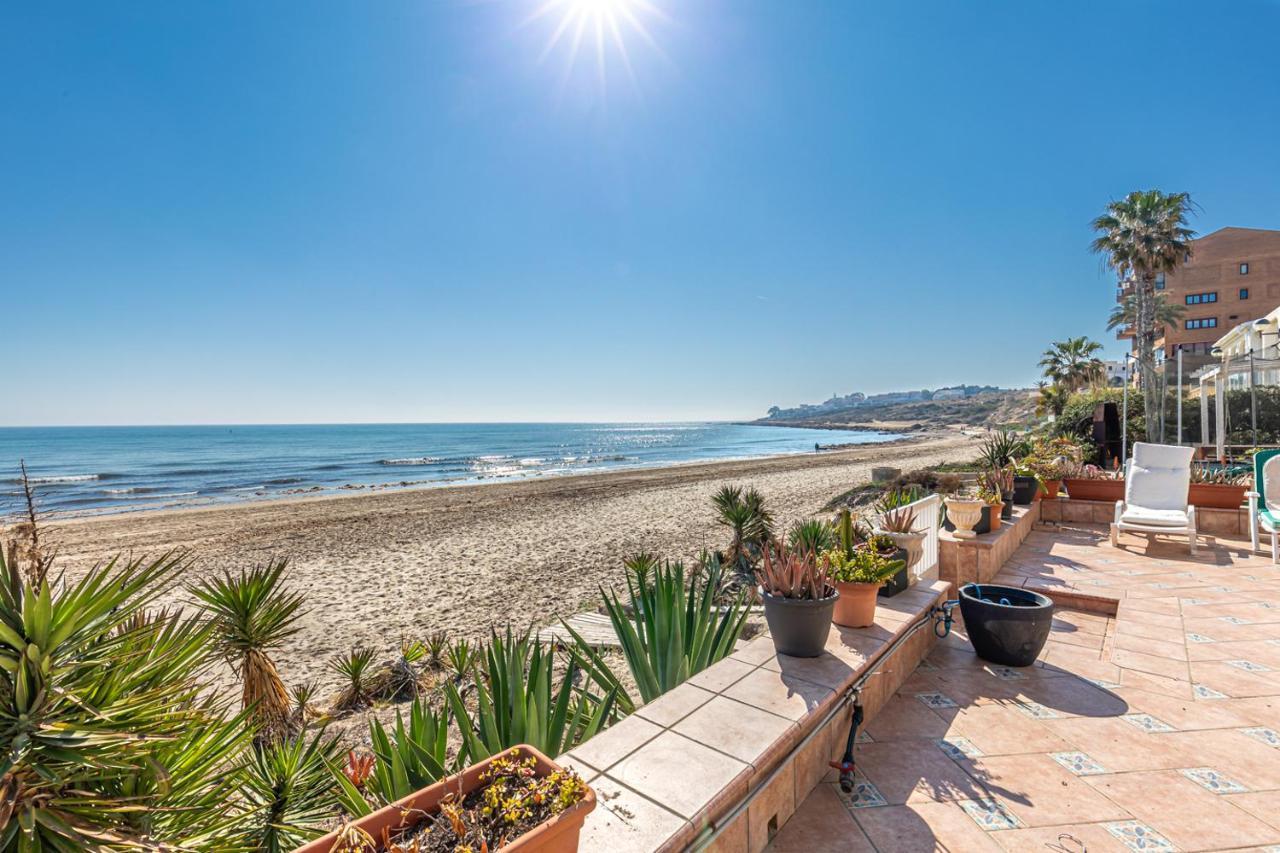 Beachfront Bliss: Apartamento A Pie De Playa อาลิกันเต ภายนอก รูปภาพ