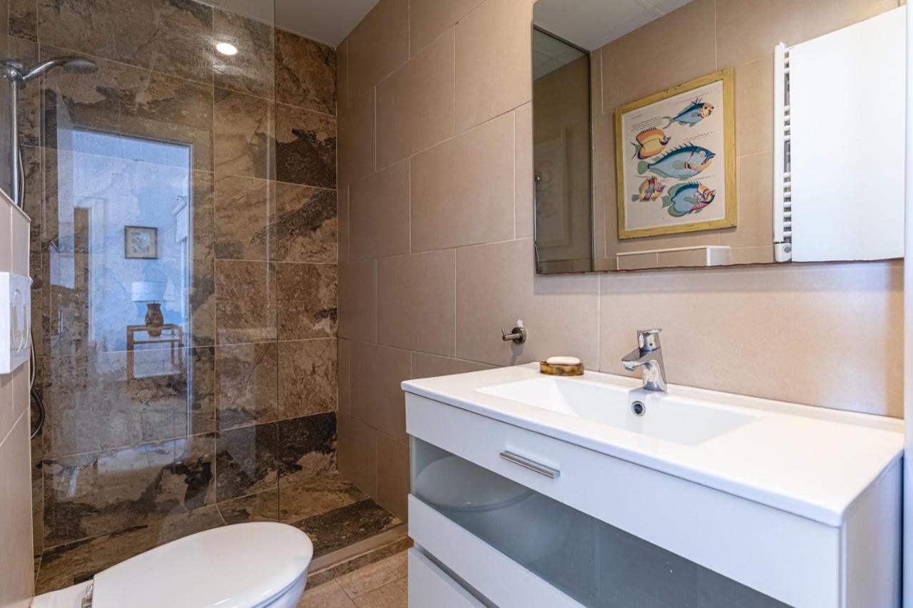 Beachfront Bliss: Apartamento A Pie De Playa อาลิกันเต ภายนอก รูปภาพ