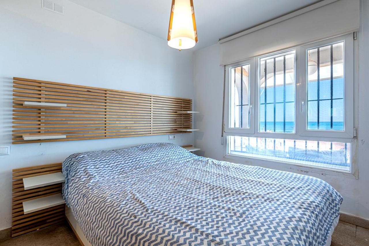 Beachfront Bliss: Apartamento A Pie De Playa อาลิกันเต ภายนอก รูปภาพ