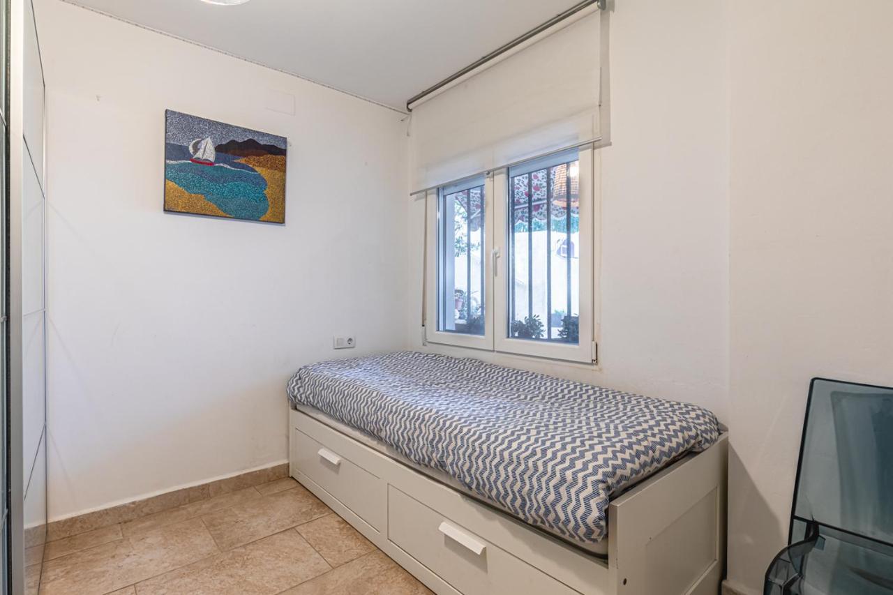 Beachfront Bliss: Apartamento A Pie De Playa อาลิกันเต ภายนอก รูปภาพ